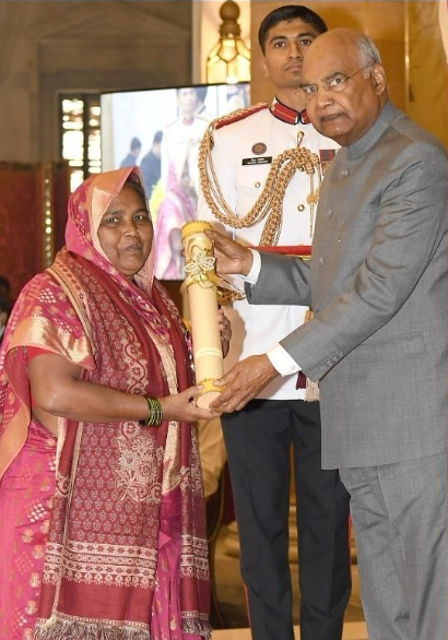 Ms. Dulari Devi, renowned Madhubani artist, with her authentic painting, creating meaningful wall art for home decor inspired by traditional Indian folk art.