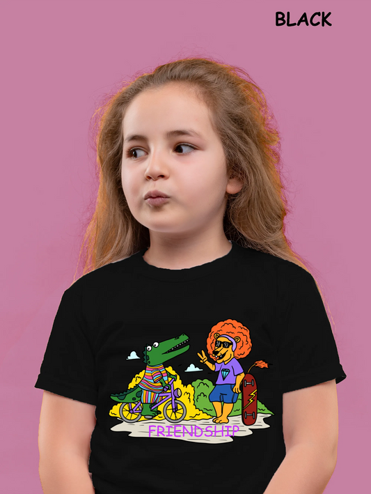 "Crocodile and Lion's friendship"Unisex Regular Kid's T-Shirt